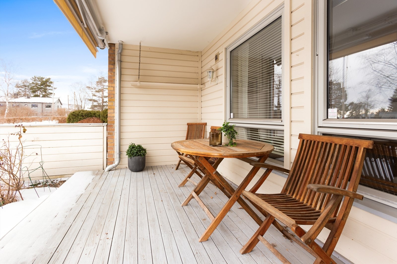 Den overbygde terrassen gir et lunt og privat uterom. Galleribilde