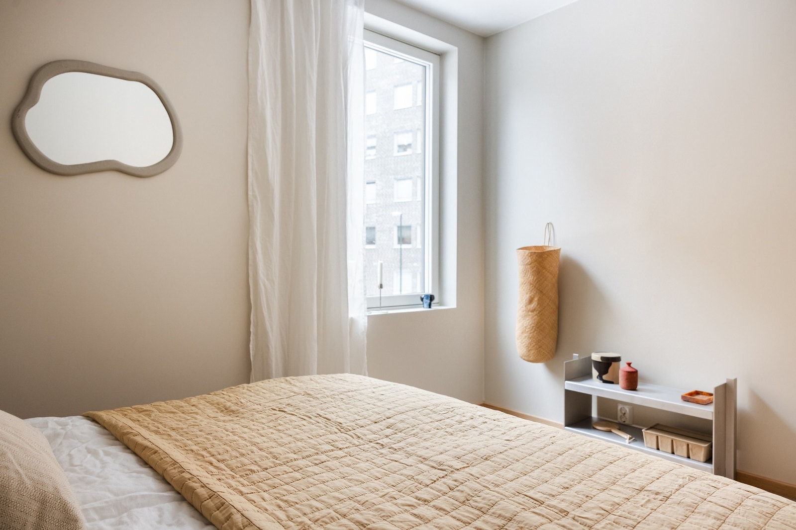 Begge soverommene har en rolig beliggenhet mot lite traffikert vei. Galleribilde