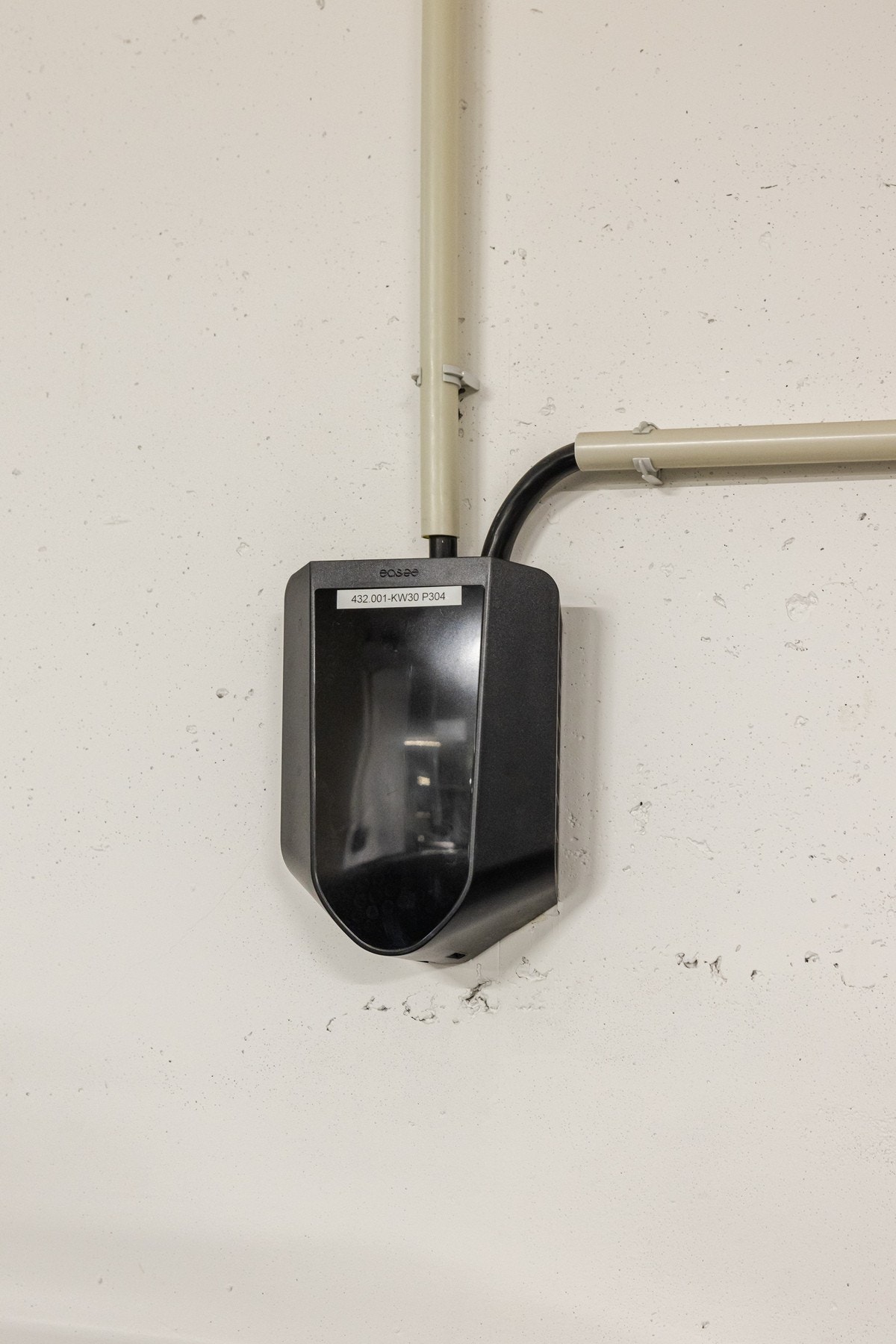 Plass 304 har umiddelbar tilgang til heisen og kan medfølge i handelen. Installert infrastruktur for ladeboks. Galleribilde