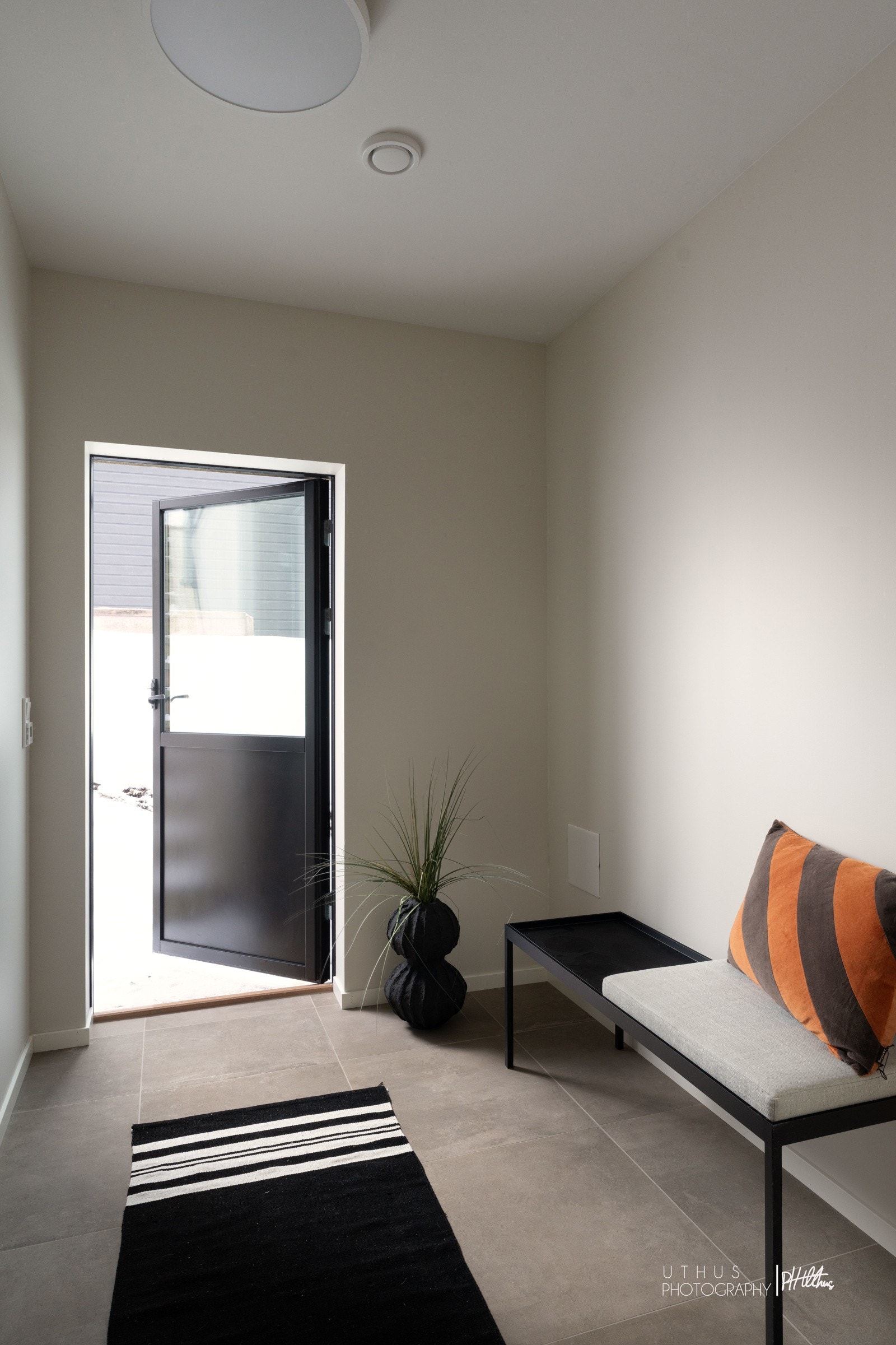 Egen inngang inn til underetasjen. Galleribilde