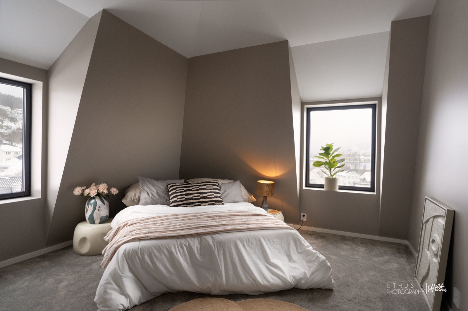 Mastersoverom med walk-in closet og privat bad i tilknytning. Galleribilde