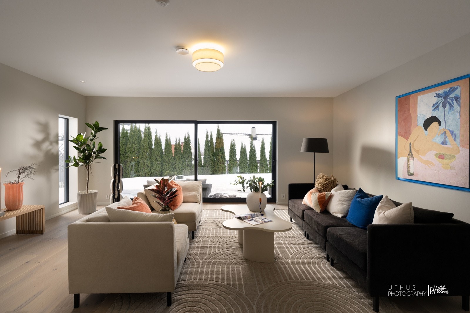 Flott stue med plass til sofagruppe, kontor eller leker. Alt etter familiens behov. Galleribilde