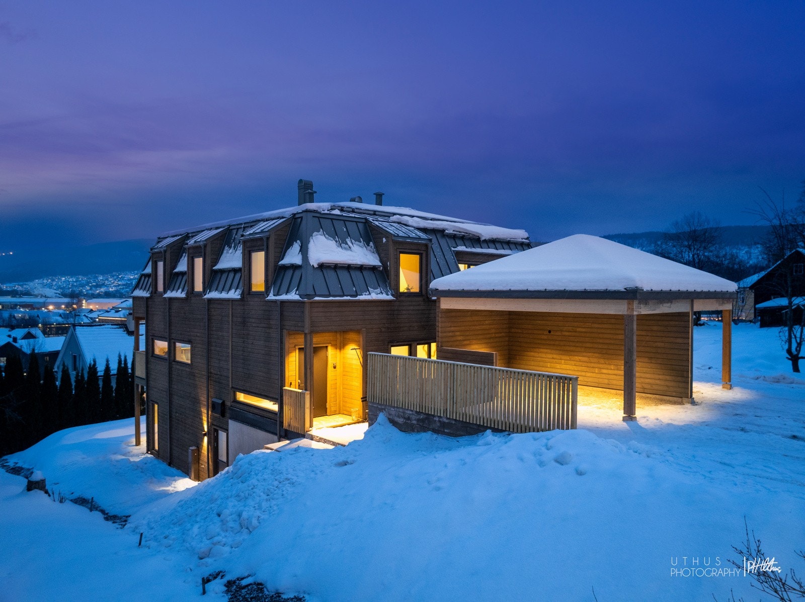 Vedlikeholdsvennlig familiebolig med Plannja-tak og kledning fra Alvdal Royal. Galleribilde