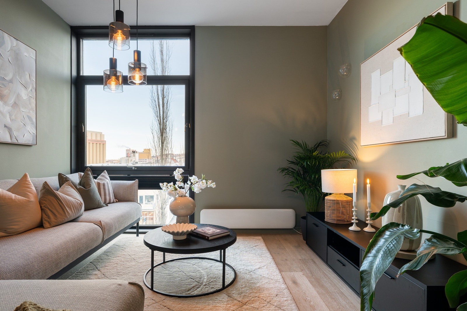 Stuen, sammen med kjøkken og spiseseksjonen utgjør 29 kvm. Galleribilde