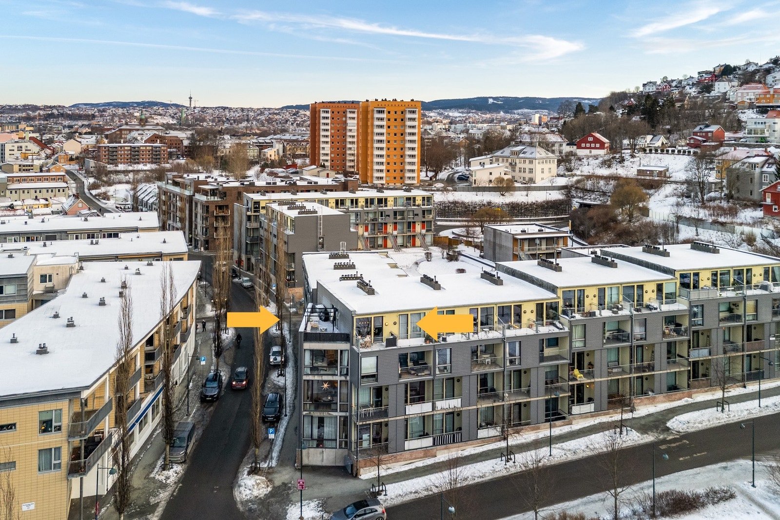 Leiligheten har sjelden beliggenhet helt på hjørnet av bygget. Bygget sto ferdigstilt i 2004. Galleribilde