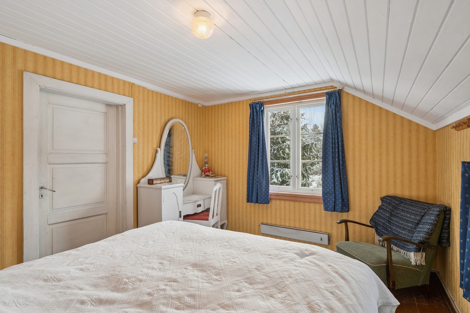 Begge soverom har plass til dobbeltseng. Galleribilde