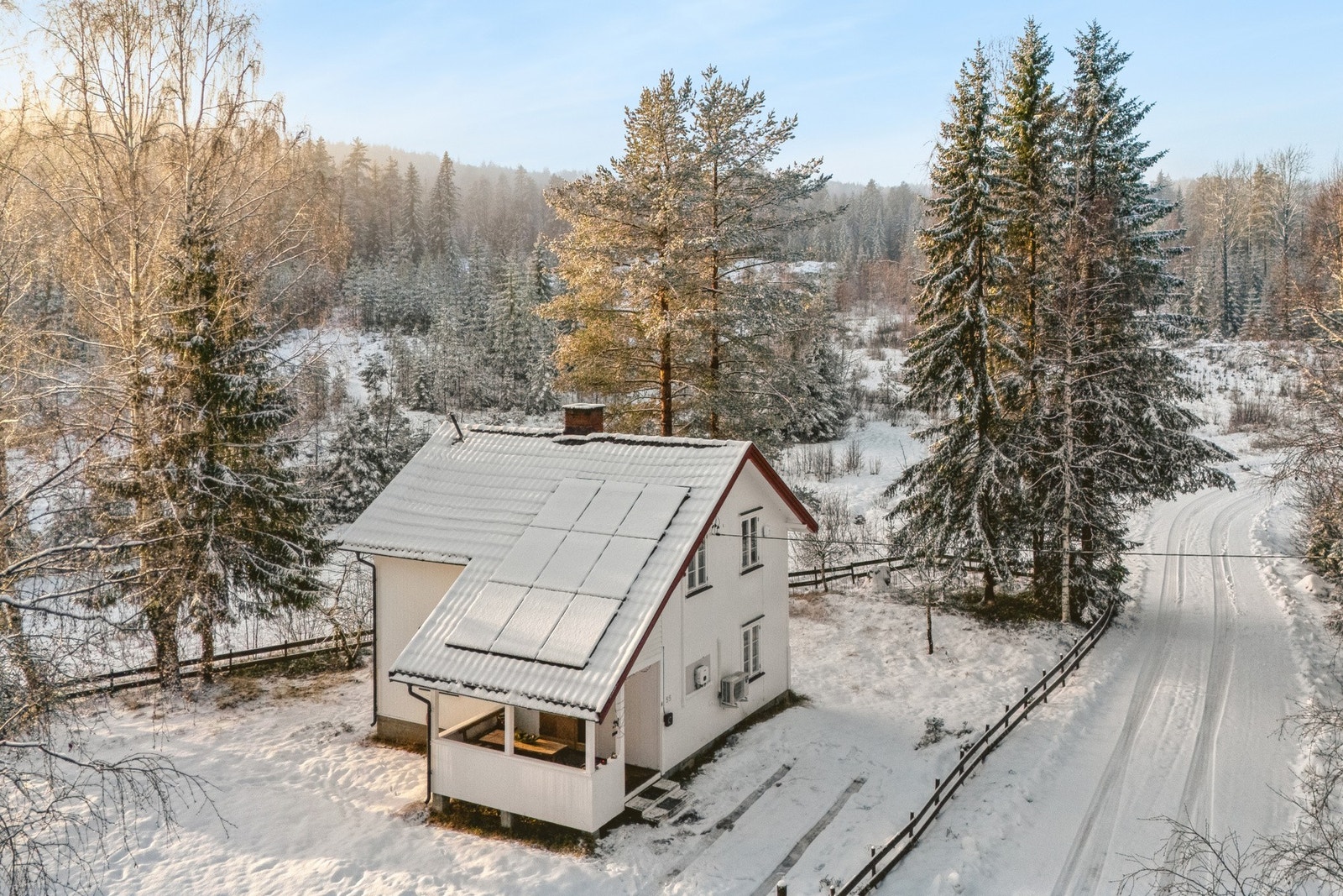 Ny eier overtar avtale med Otovo for abbonement/nedbetaling av solcelleanlegget som er installert. Se mer informasjon i salgsoppgaveteksten. Galleribilde