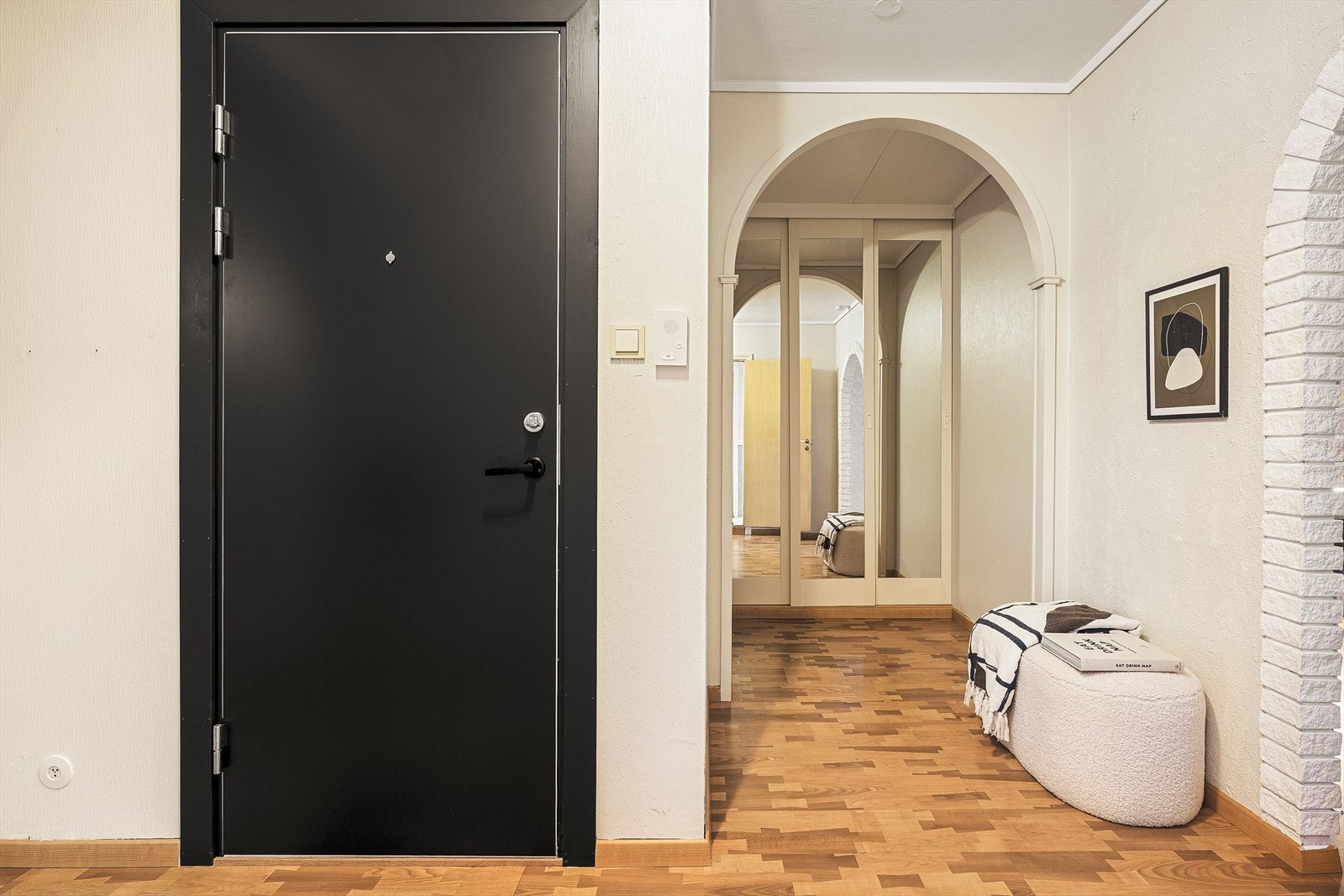 Entrè/gang måler 8,9m². Galleribilde