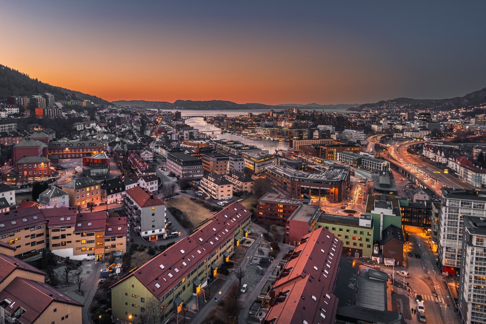 Borettslaget ligger til i solheimsviken på Danmarksplass. Galleribilde