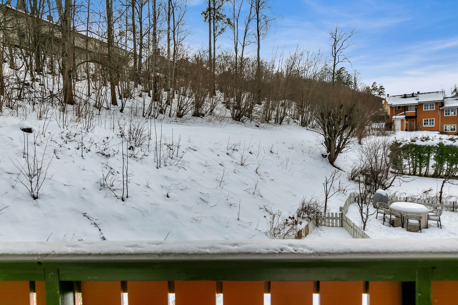 Området byr på gode turmuligheter og kort vei til kollektivtransport, skoler og service tilbud. Galleribilde