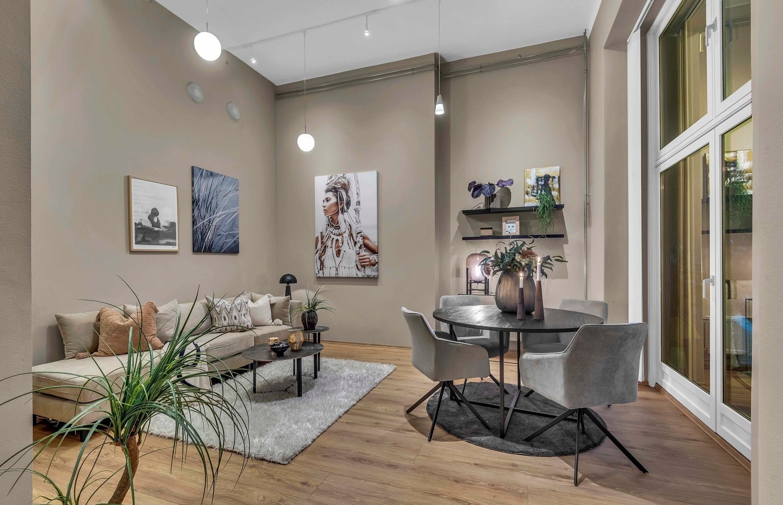 Takhøyde på ca. 5 meter Galleribilde