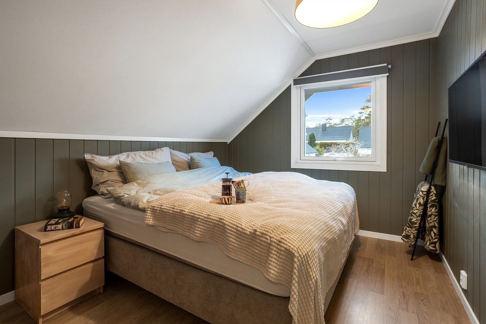 Soverom 2. Alle soverommene oppleves lyse og har gode størrelser som gir fleksible møbleringsmuligheter. Galleribilde