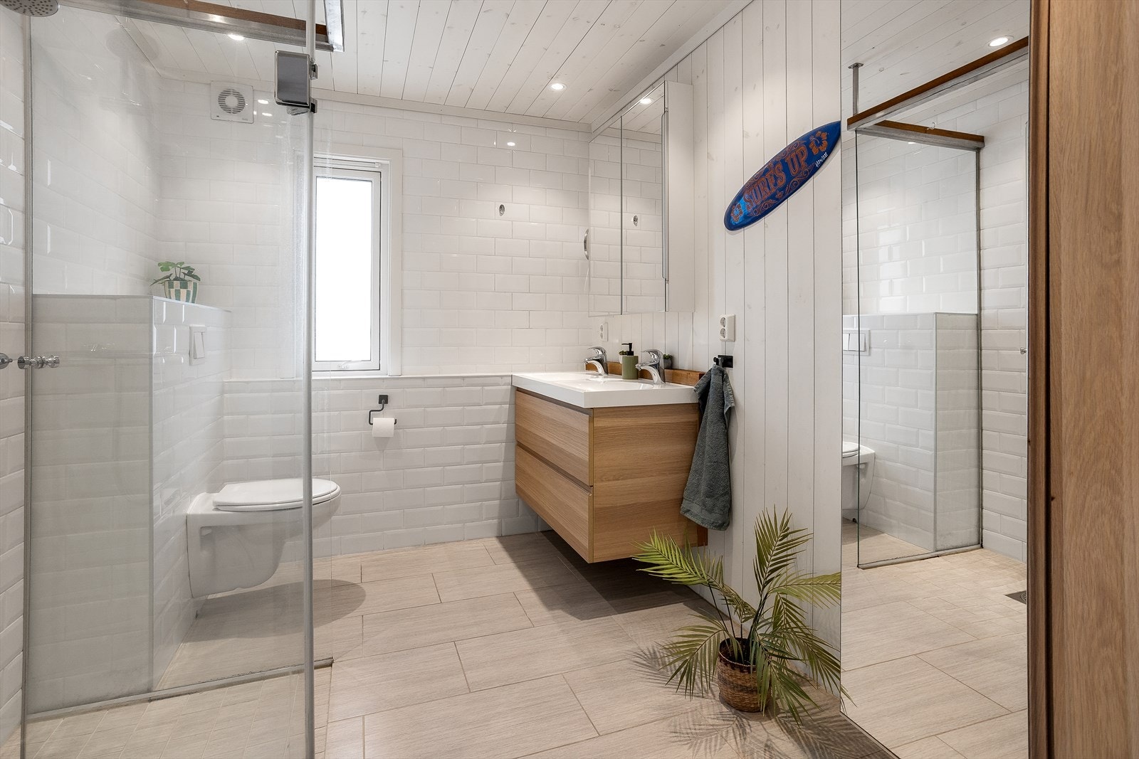 Badet fremstår lyst og ble oppgradert i 2015. Galleribilde