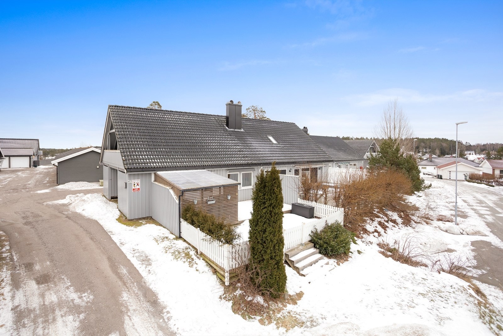 Boligen er tilknyttet Oterbekk borettslag med byggeår fra 1977. Galleribilde