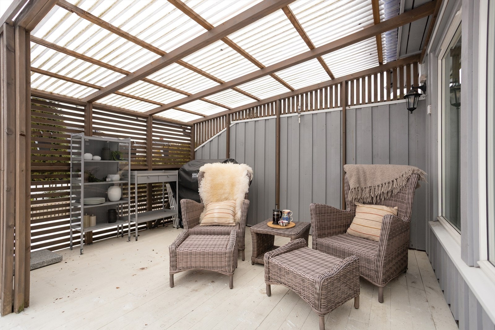 Fra stuen er det direkte utgang til en solrik terrasse på ca. 30 m². Galleribilde