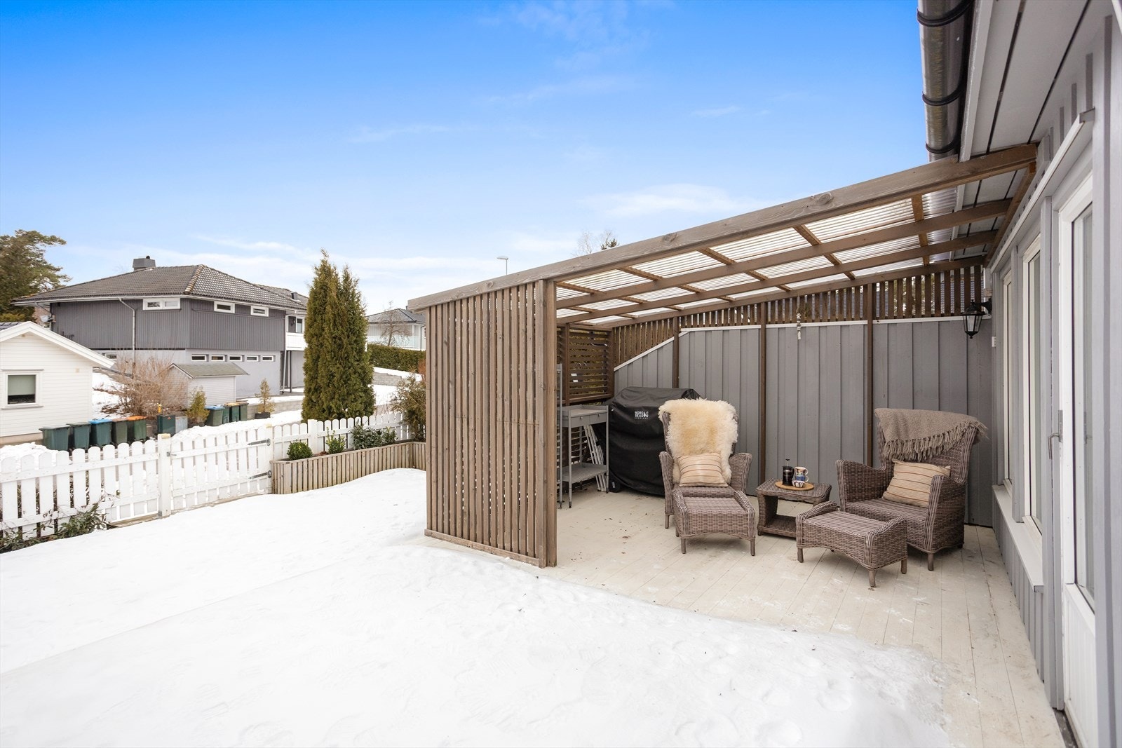 Terrassen har i tillegg et takoverbygg på ca. 12 m². Galleribilde