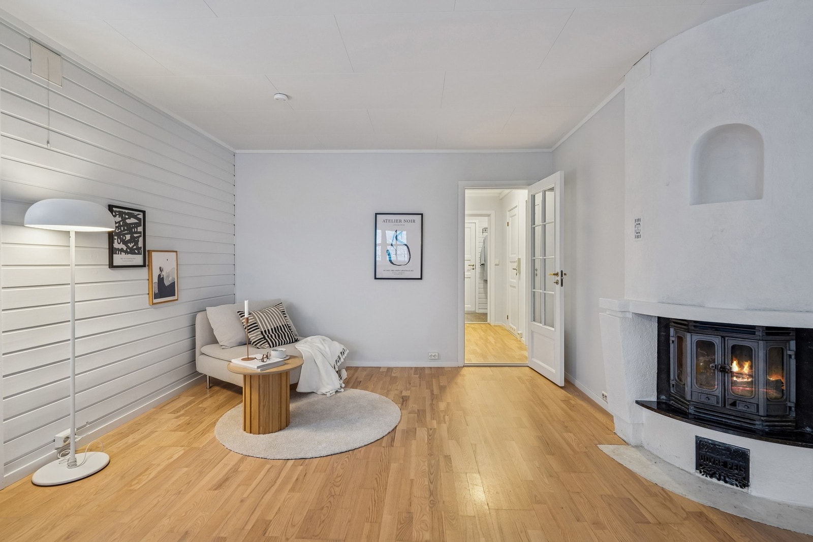 Peis med sentral plassering i boligens stue Galleribilde