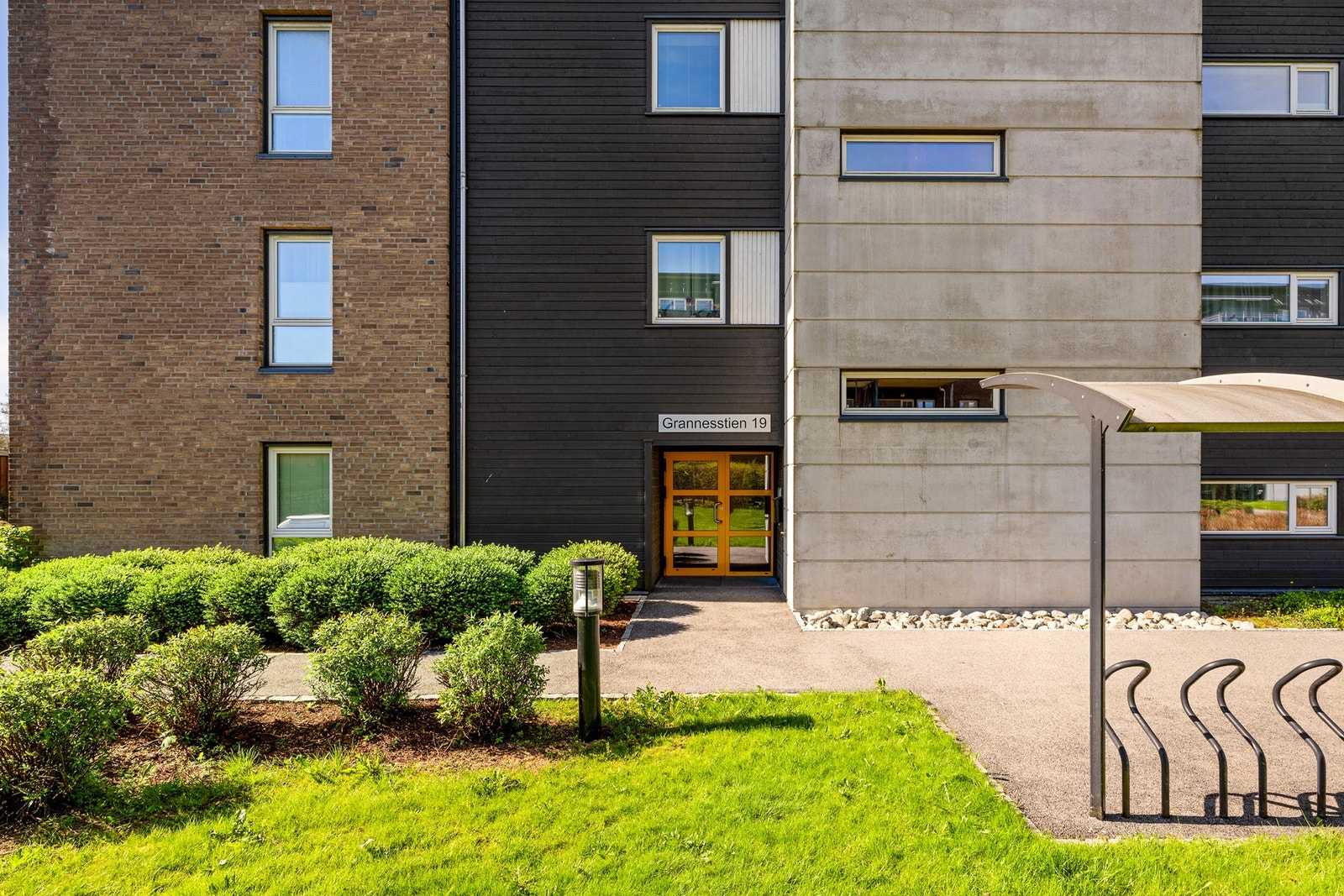 Leiligheten ligger i et rolig og veletablert område på Grannes i Sola kommune. Galleribilde