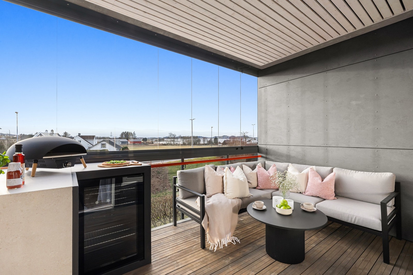 Leiligheten har en herlig innglasset balkong på ca. 10 kvm. Galleribilde