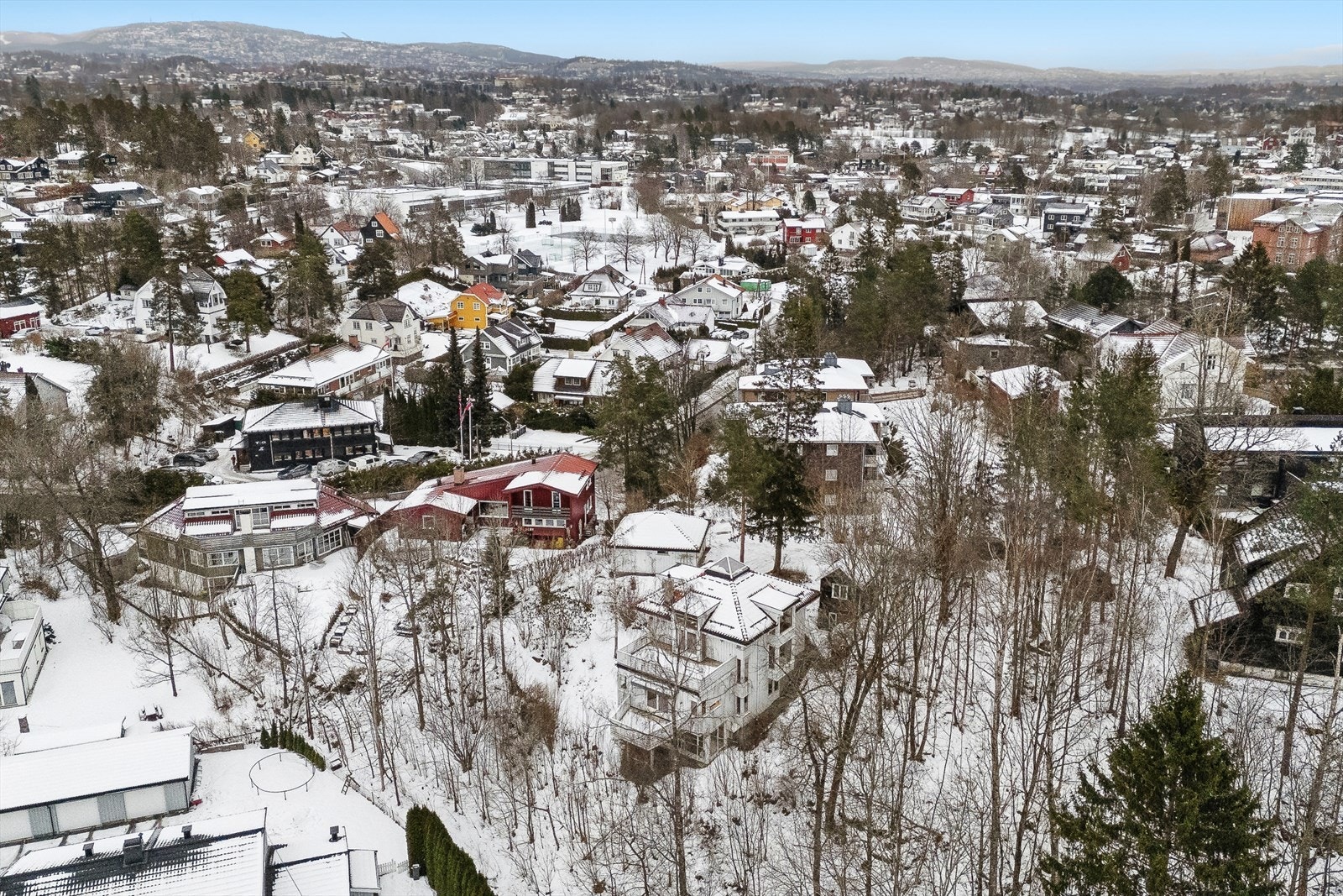 Et familievennlig område som byr på den perfekte kombinasjonen av frodig natur og nærheten til alle hverdagens nødvendigheter. Galleribilde