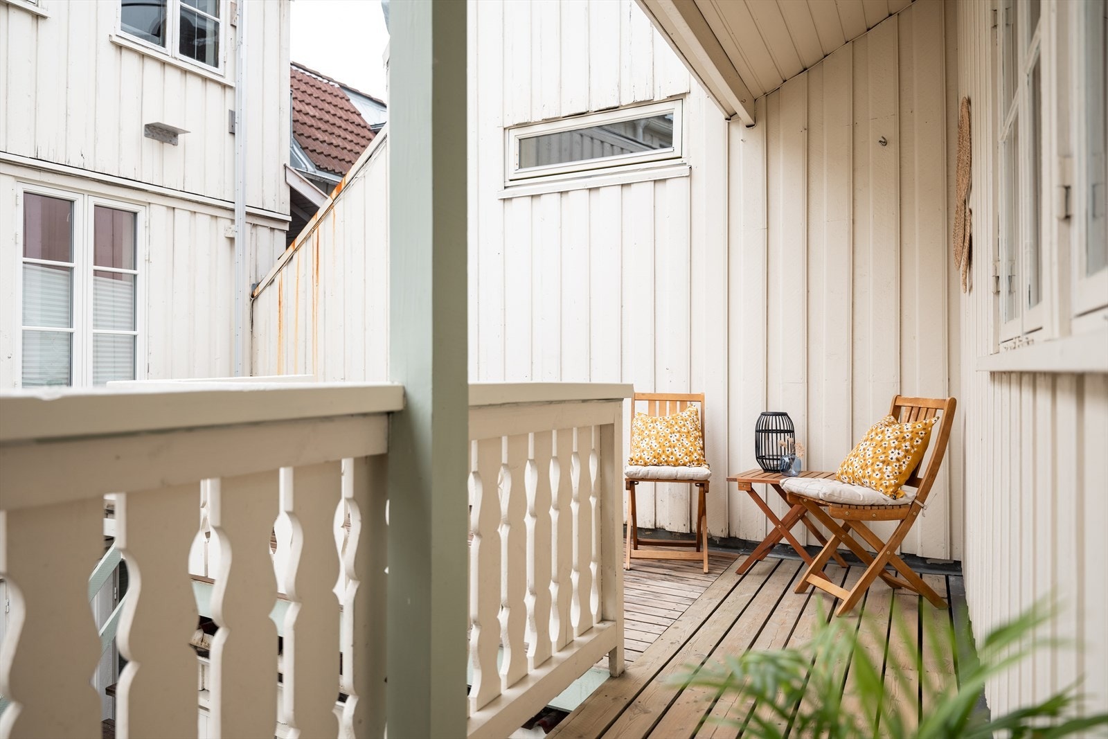 Kun tre av seksjonene har egen dør direkte ut til svalgangen. Galleribilde