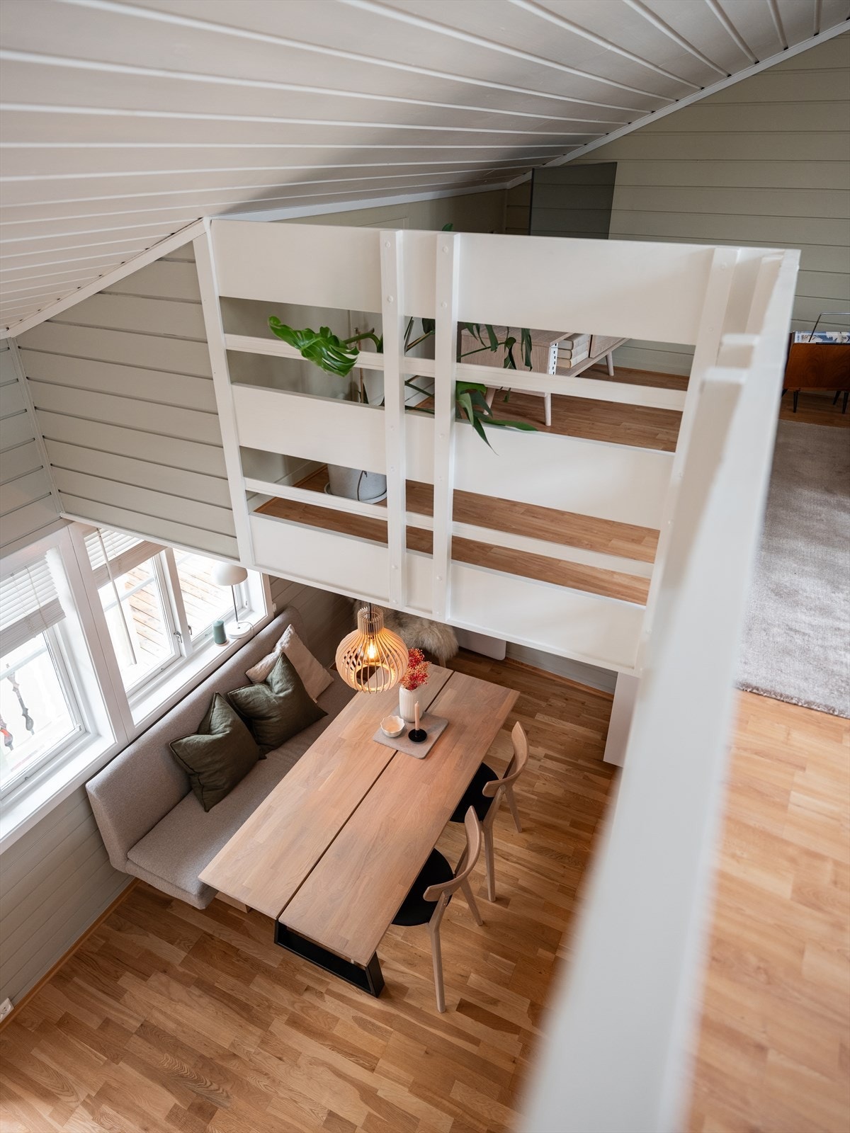 Fantastisk takhøyde fra hovedplan og opp mot hemsen. Galleribilde