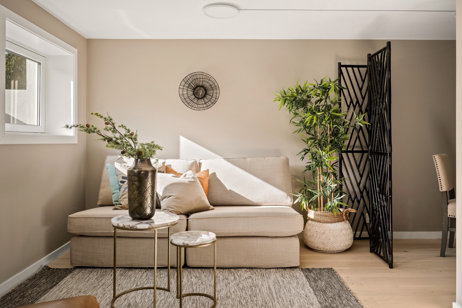 I kjelleren er det gode, og flere møbleringsmuligheter, og det er plass til sofagruppe og tv-møblement. Galleribilde