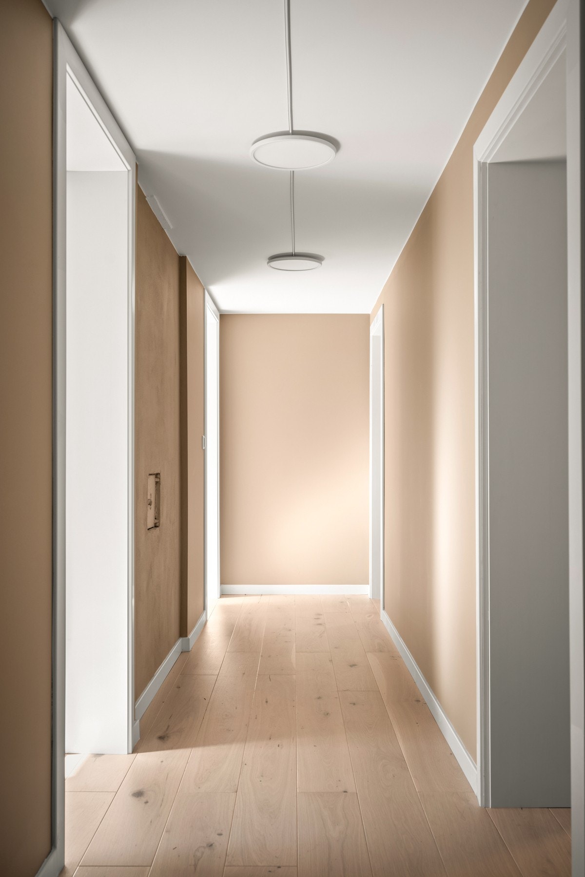 Gang som binder sammen rommene i underetasjen. Galleribilde