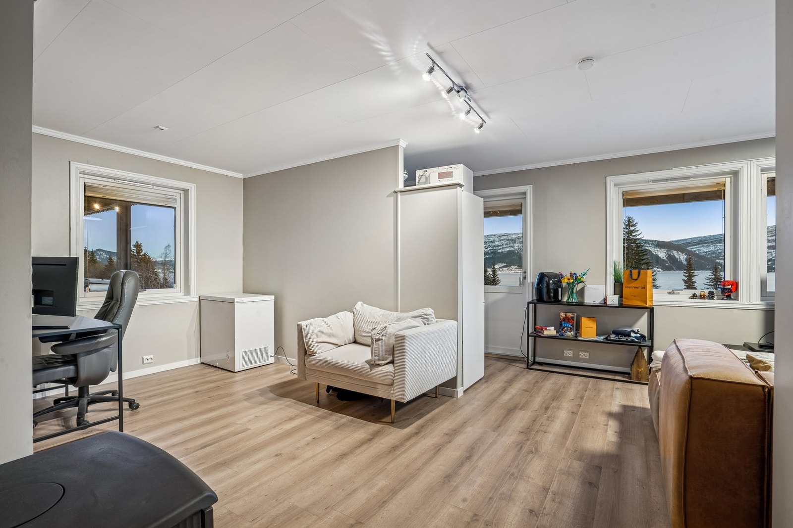 Inneholder stue, kjøkken, soverom og bad. Galleribilde