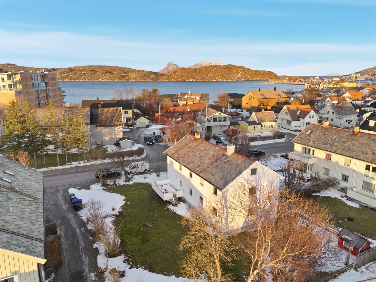 Kollektivtilbudet i området er godt, med bussholdeplasser i kort gangavstand og hyppige avganger Galleribilde
