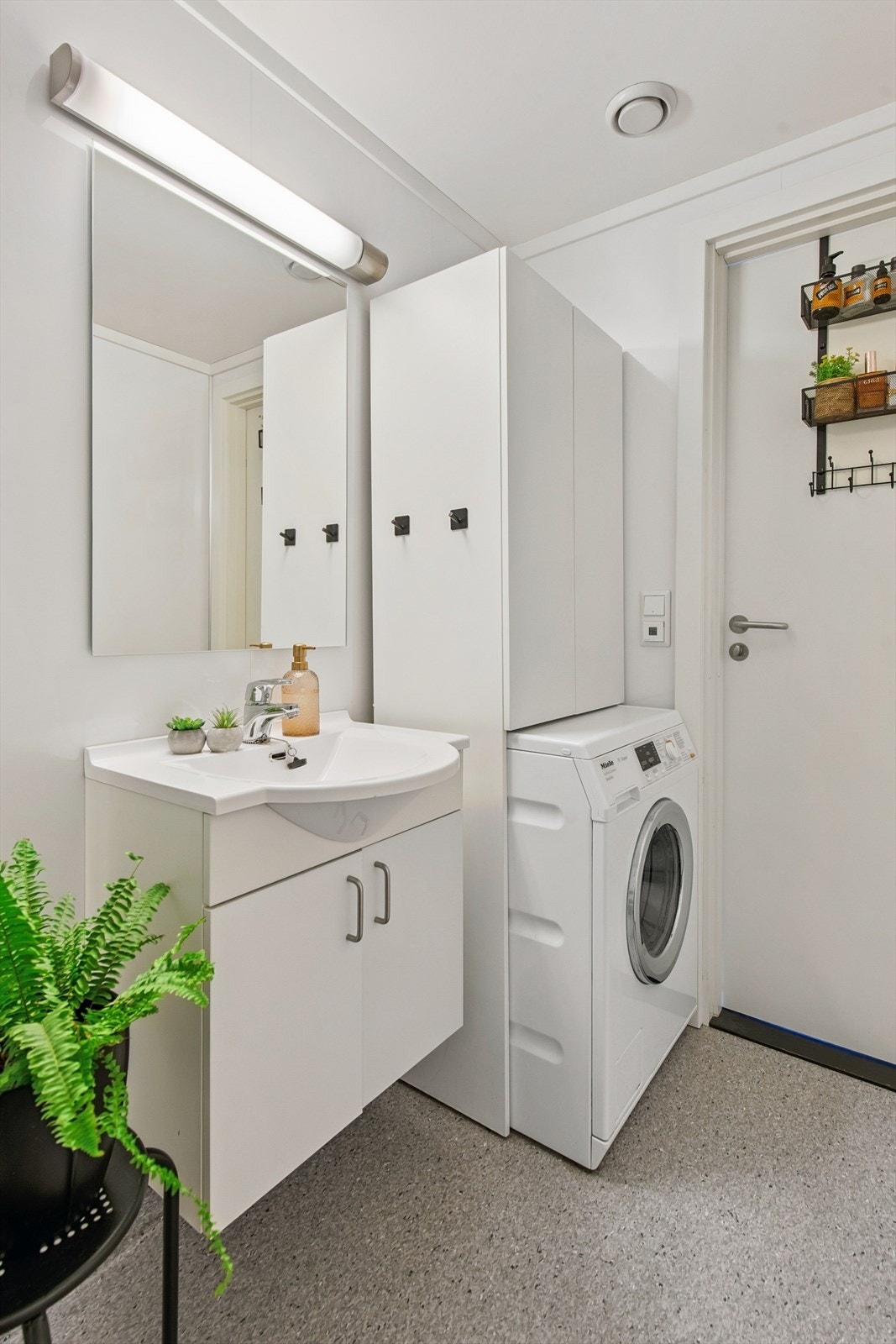 Balansert ventilasjon med varmegjenvinner sikrer et godt inneklima i hele boligen. Galleribilde