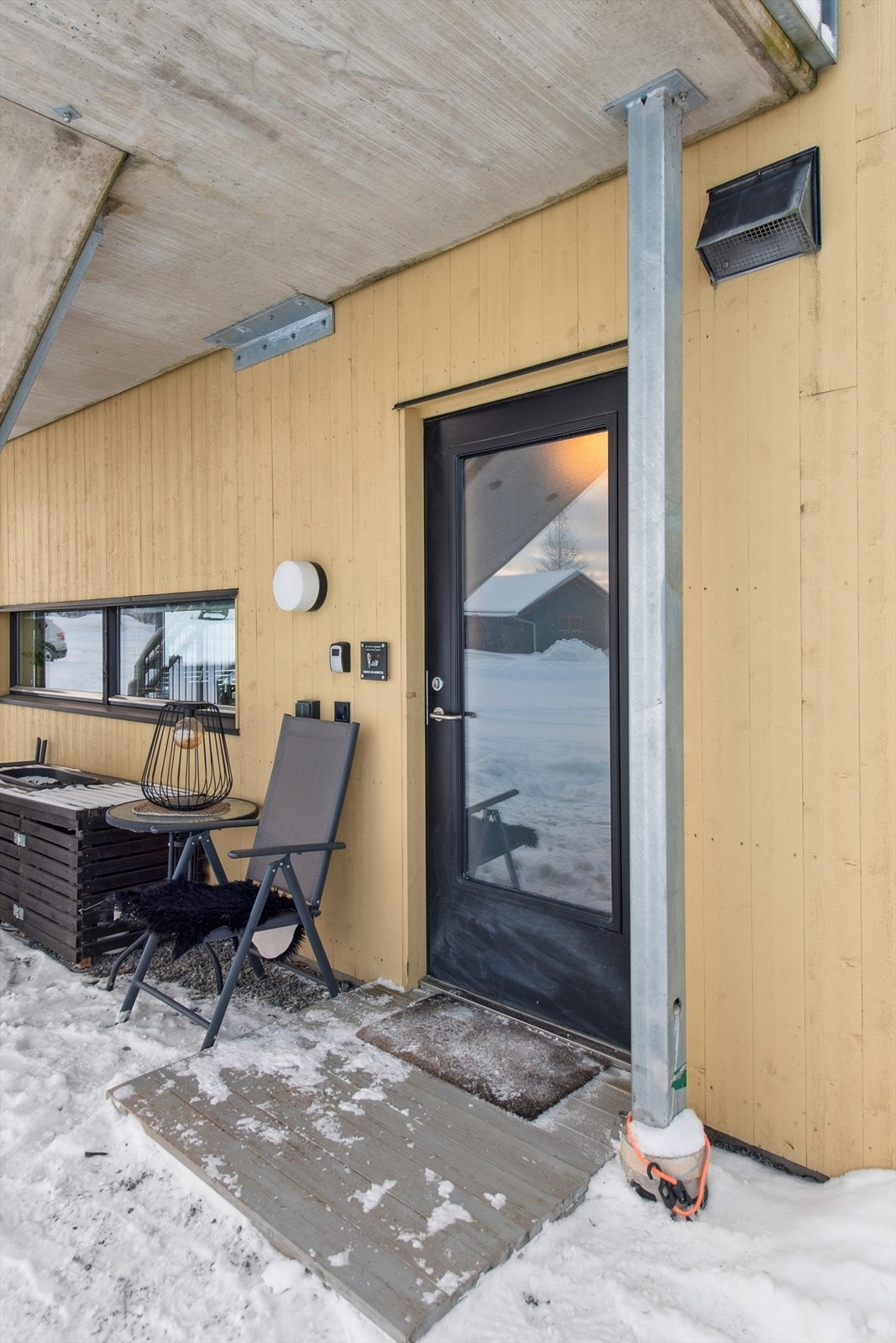 Til leiligheten hører en privat bod på 4 m² i et felles bodbygg. Galleribilde