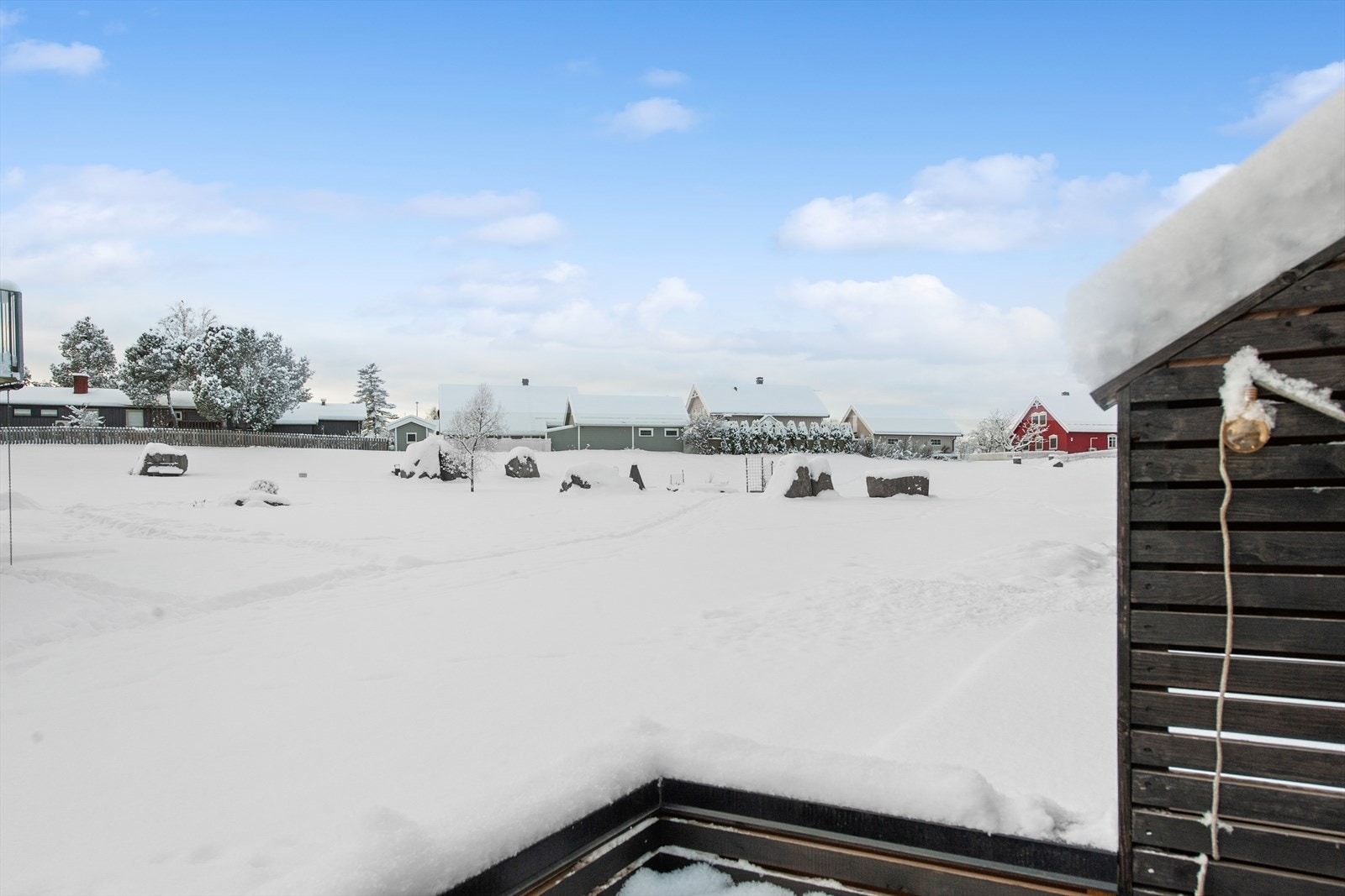 Fra boligen er det gangavstand til Stange sentrum med butikker og offentlig kommunikasjon. Galleribilde