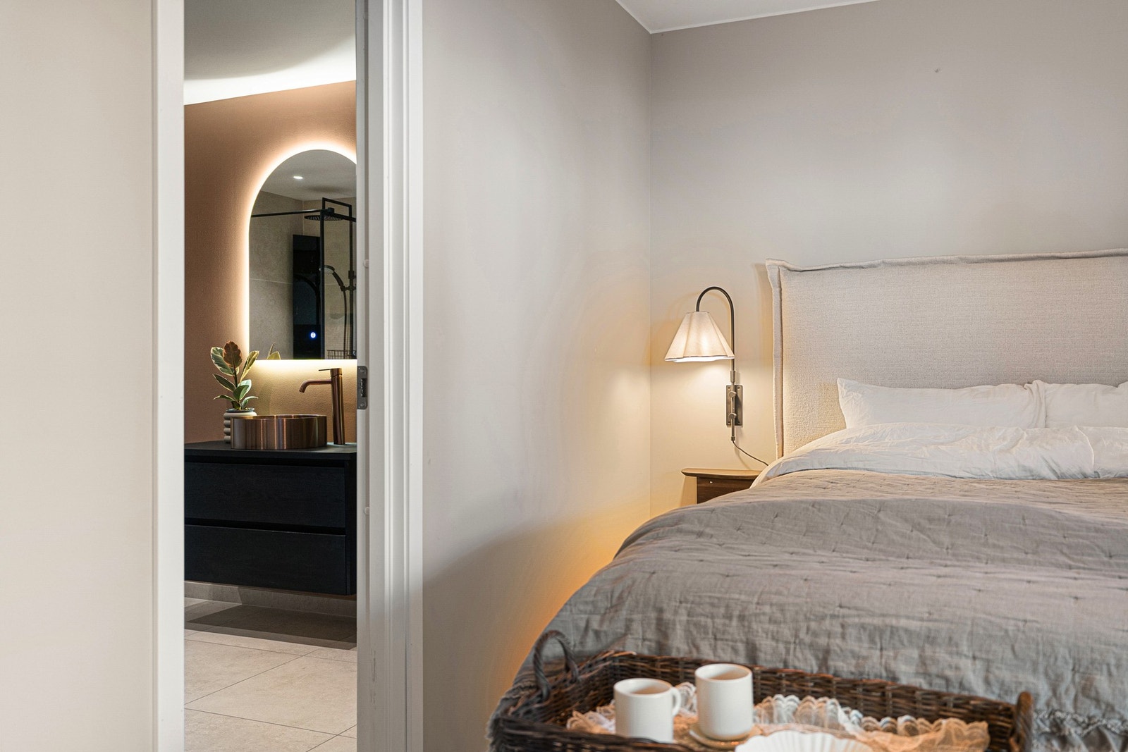 Det er også en egen dør til badet fra soverommet. Galleribilde