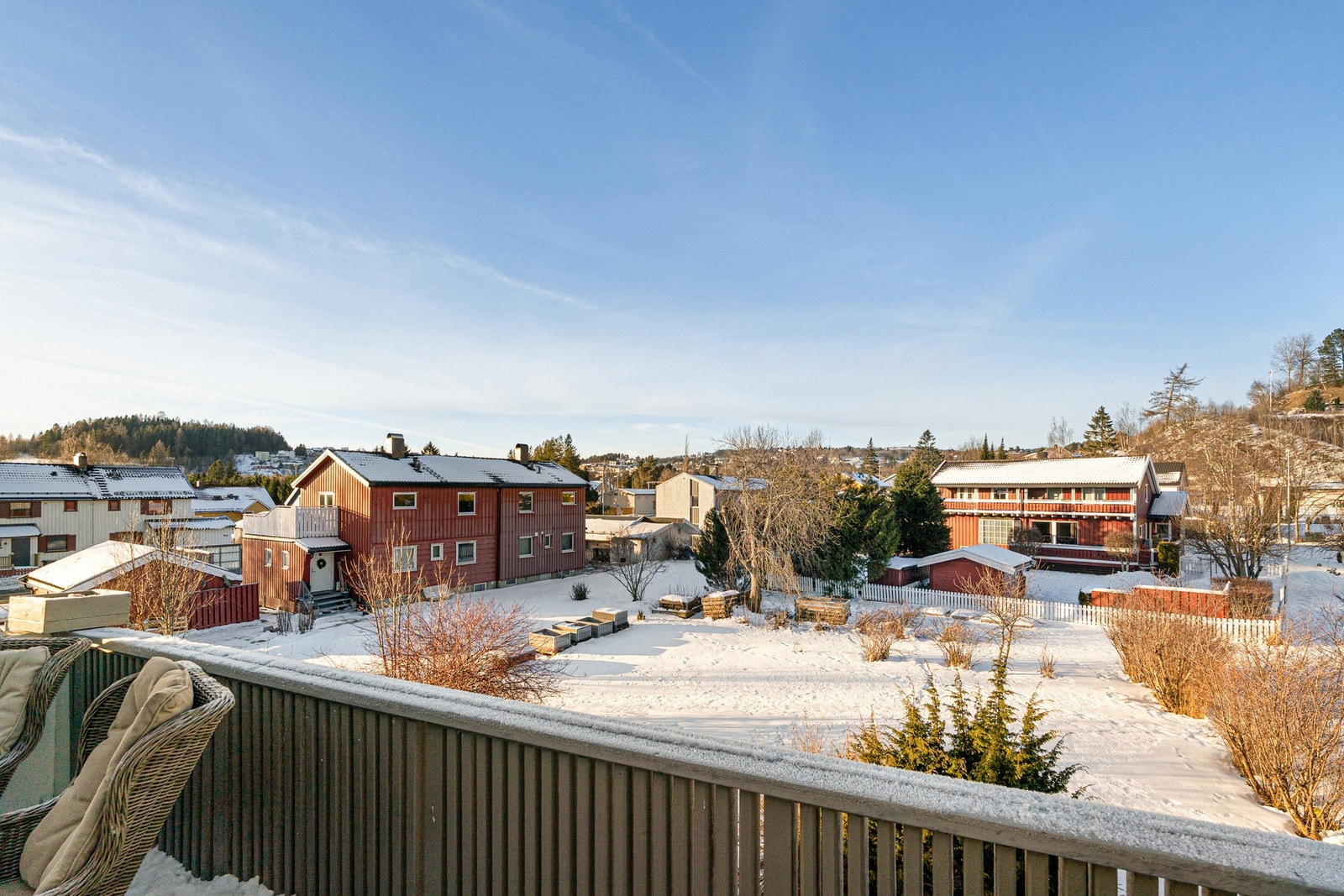 Flott utsikt utover grønne uteområder. Galleribilde