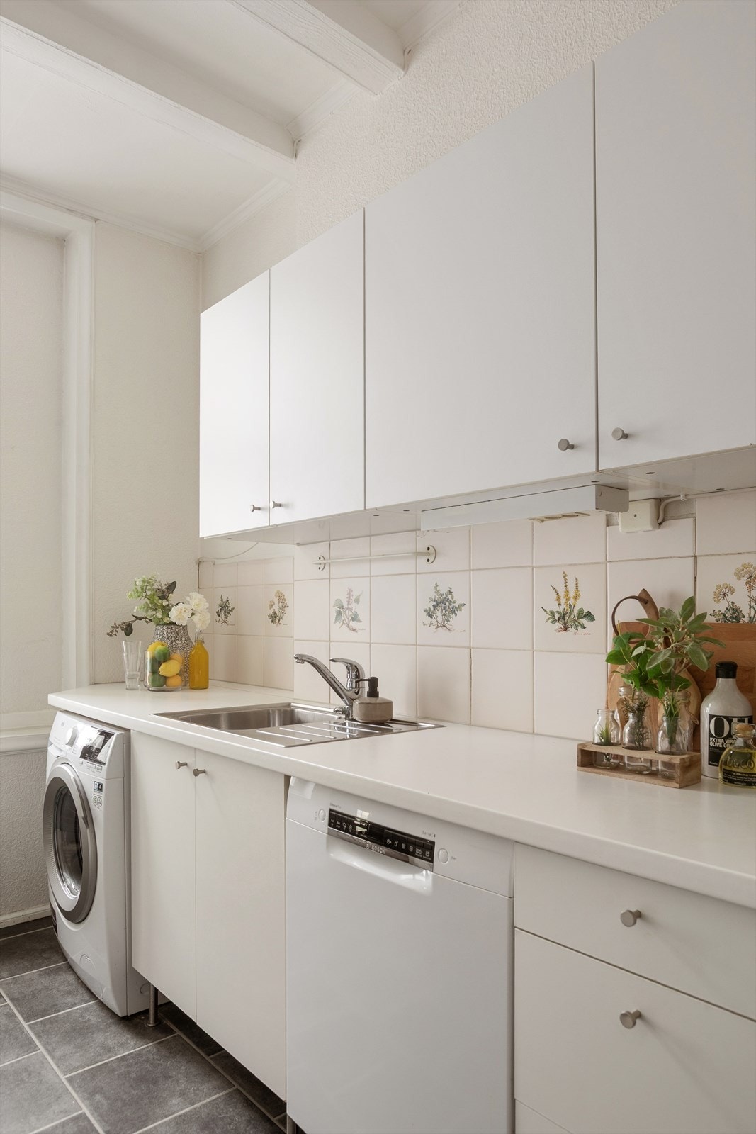 Kjøkkenet har stort potensial for oppgradering og kan enkelt tilpasses en moderne og stilfull innredning. Galleribilde