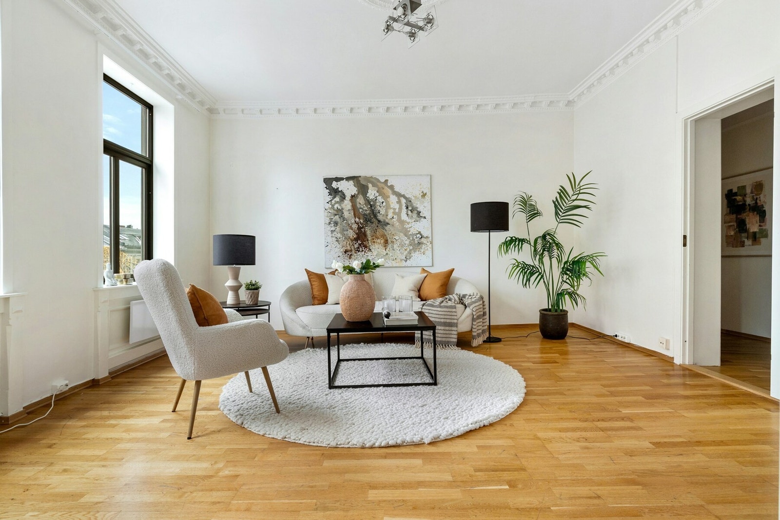 I stuen er det god plass til både sofagruppe og TV-benk Galleribilde