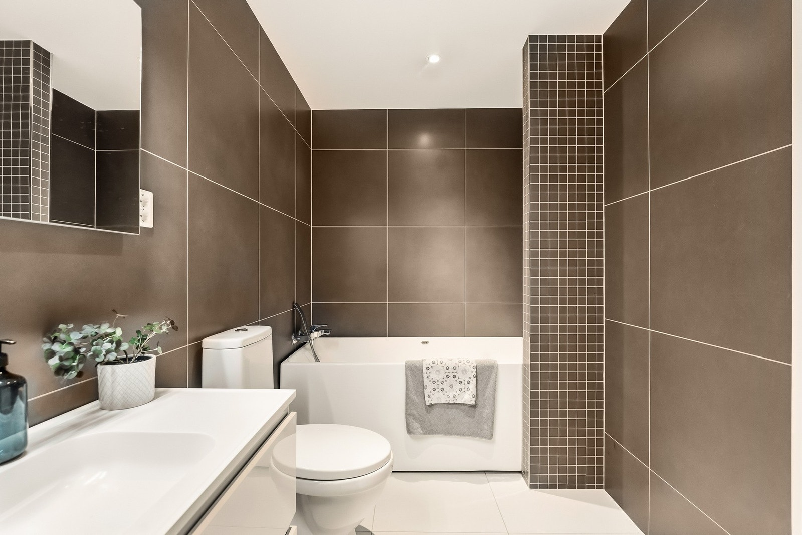 Her finner du et delikat badekar fra Duvalli som inviterer til avslappende stunder. Galleribilde