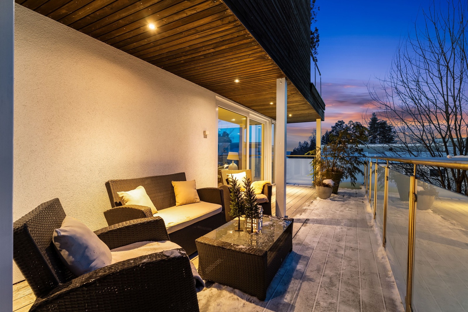 Terrasse ved stue. Galleribilde