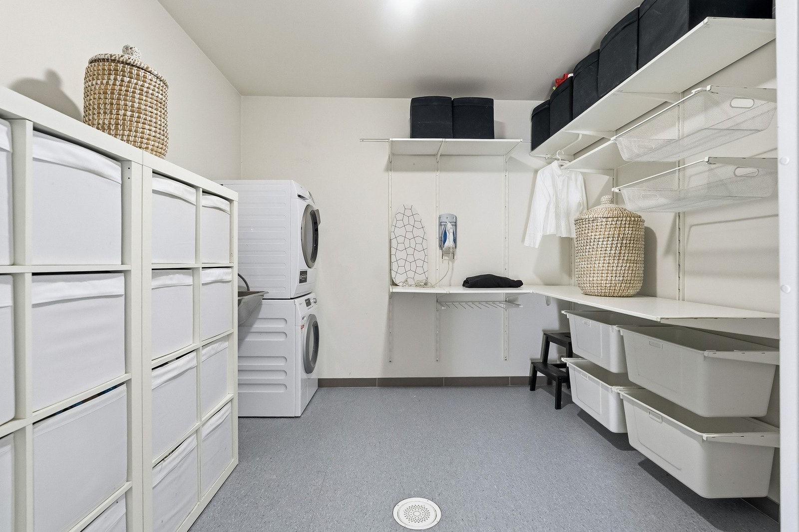 Vaskerom. Fra dette rommet er det direkte adkomst til garasjen. Galleribilde