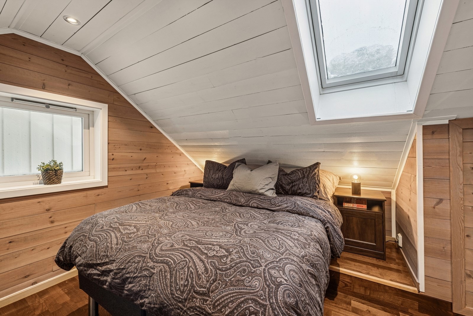 Etasjen har 2 soverom av god størrelse. Galleribilde