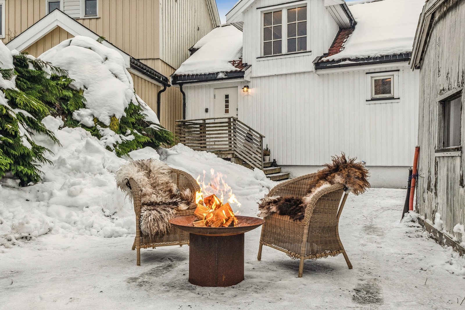 Pent og velstelt inngangsparti - Hyggelig veranda! Galleribilde