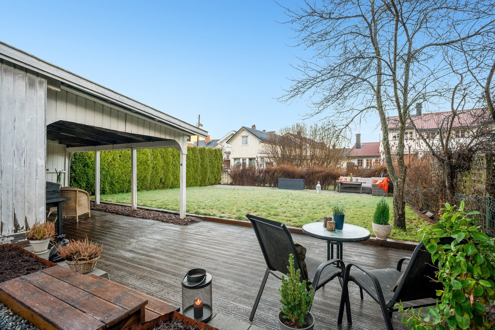 Boligen er fint plassert i terrenget og har herlige solforhold! Galleribilde