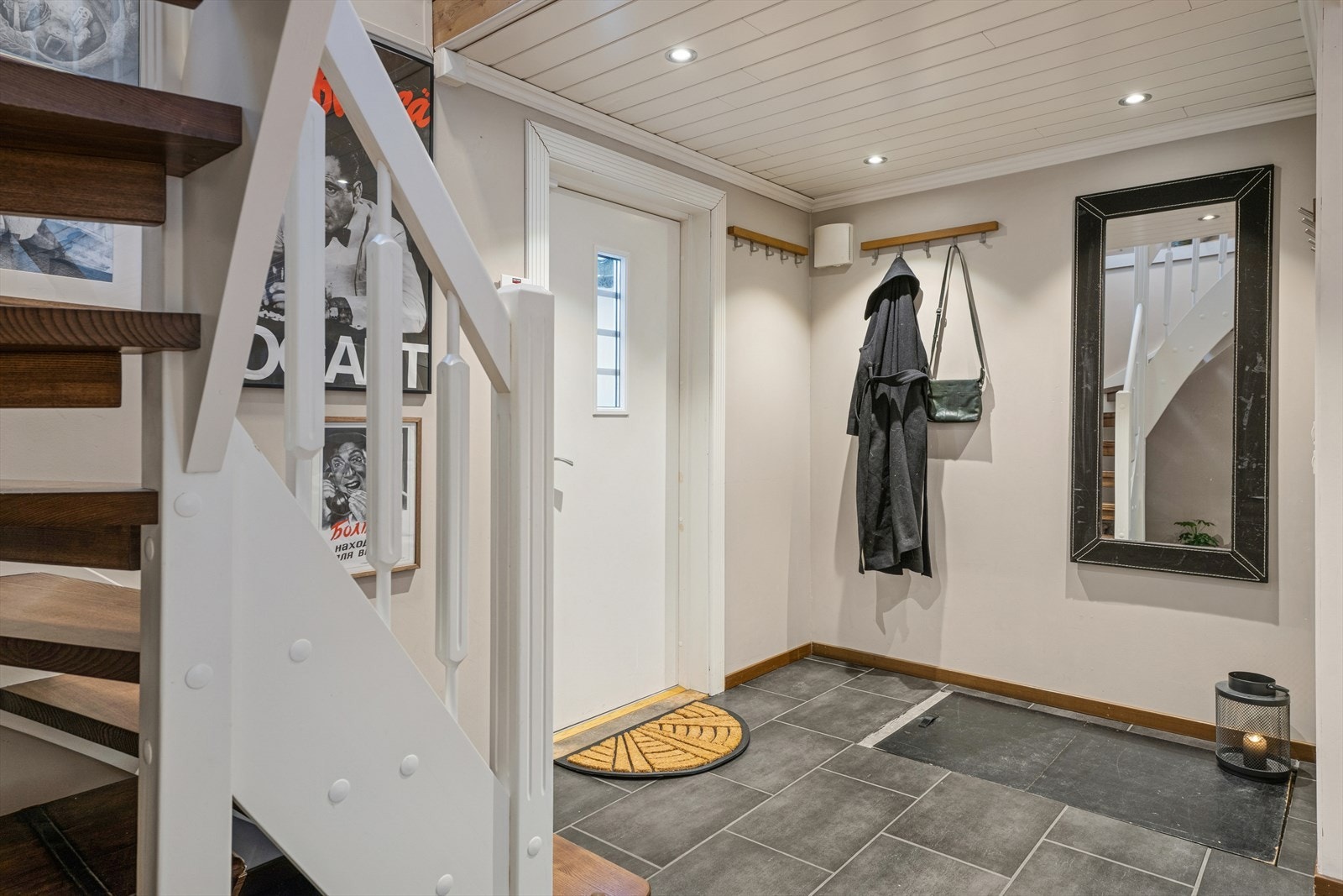 God plass til å henge fra seg ytterklær. Galleribilde