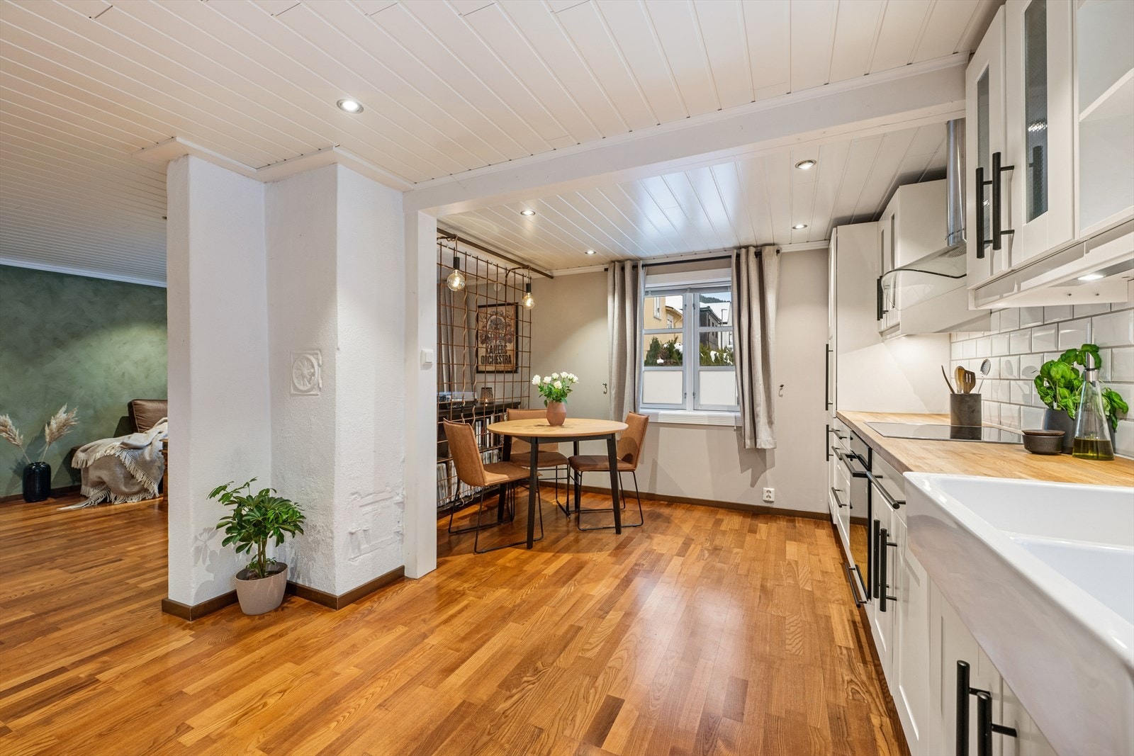 Åpen stue- og kjøkkenløsning, dette gir en god romfølelse. Galleribilde