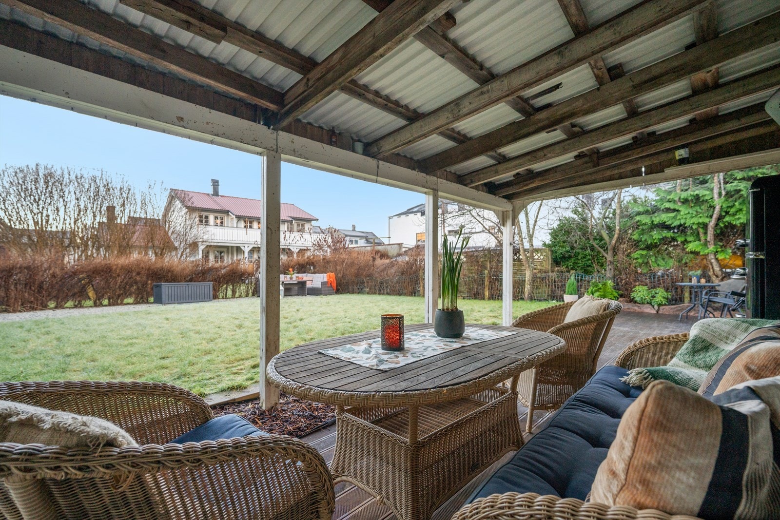 Her finner man hyggelige uteplasser hvor en kan sitte lunt, usjenert og nyte flotte dager. Galleribilde