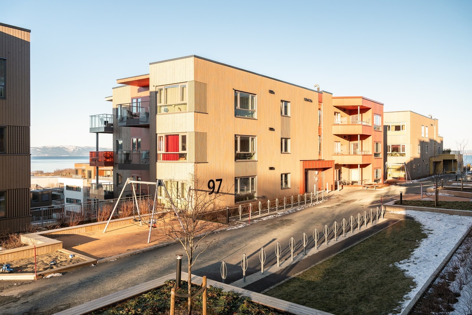 Både Kiwi og Rema 1000 ligger få minutters gange fra boligen. Galleribilde