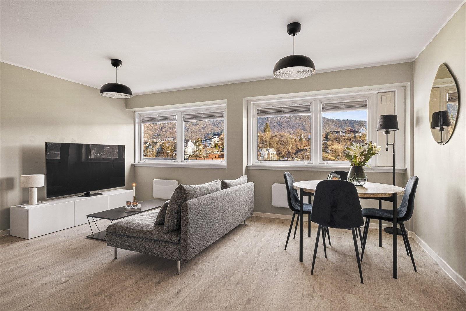 Lars D. Mæland v/Fana sparebank eiendom har gleden av å presentere denne flotte toppleiligheten i Fjøsangerveien 161! Galleribilde