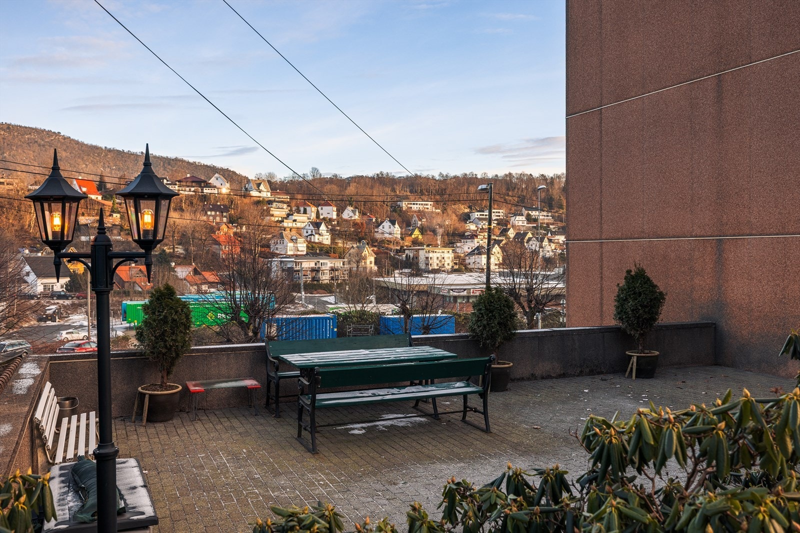 Felles uteplass for beboerne i borettslaget. Det er totalt .. leiligheter i bygget. Galleribilde