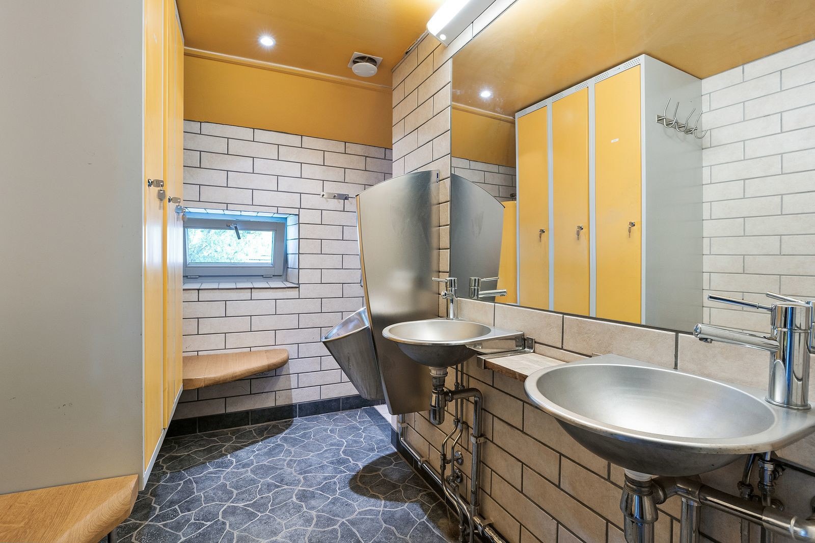 Låve - bad. Galleribilde